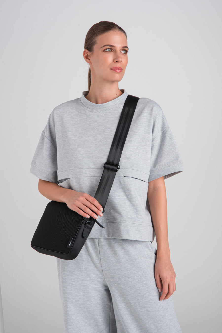 BIND SWEATER